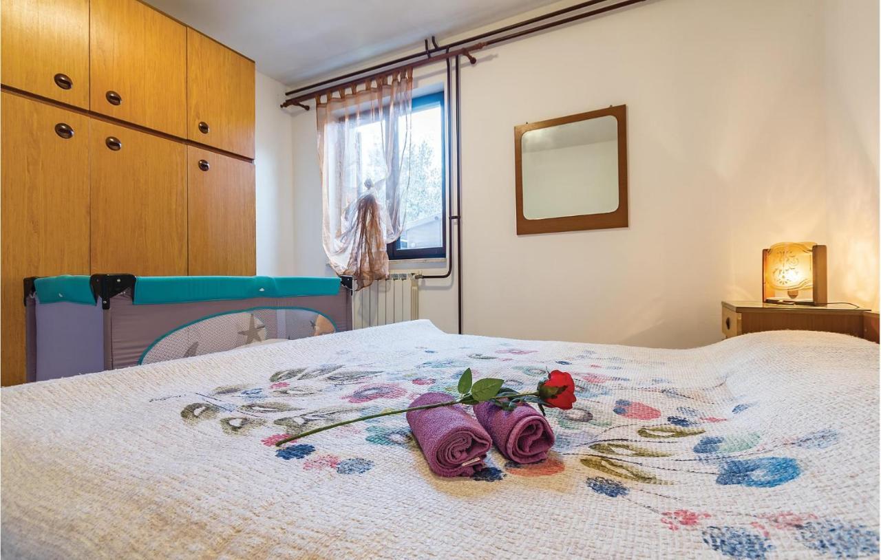3 Bedroom Beautiful Apartment In Medolino Esterno foto