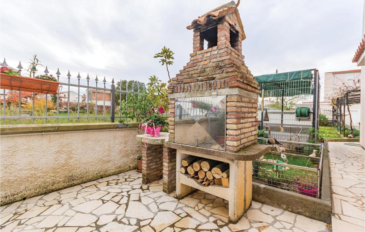 3 Bedroom Beautiful Apartment In Medolino Esterno foto
