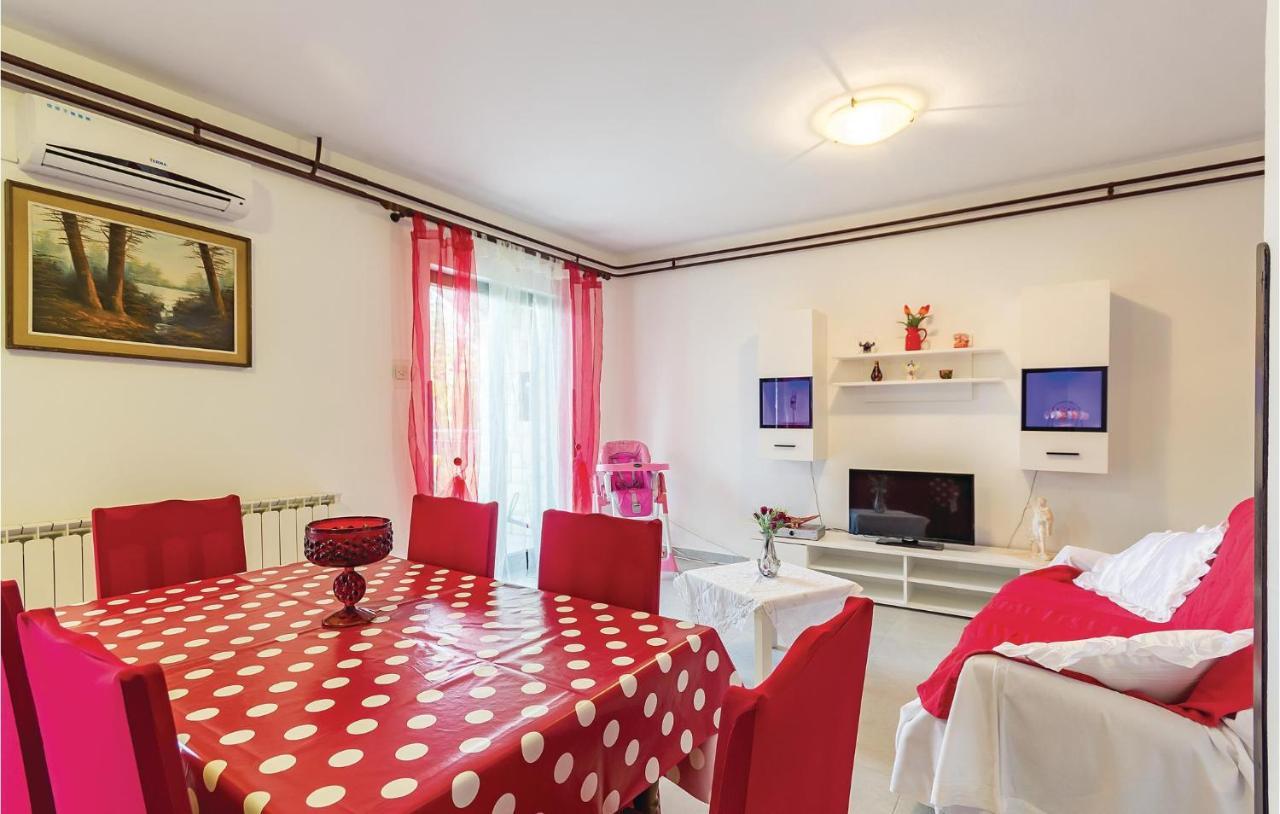 3 Bedroom Beautiful Apartment In Medolino Esterno foto