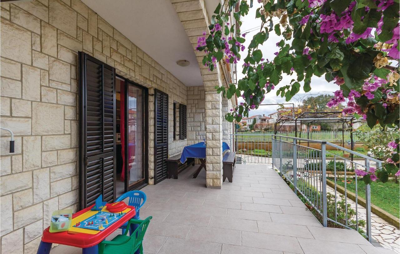 3 Bedroom Beautiful Apartment In Medolino Esterno foto