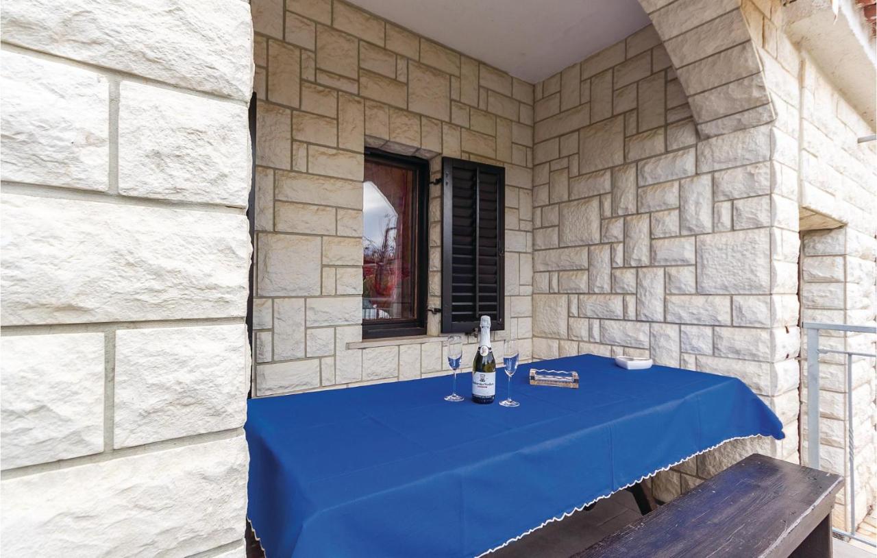 3 Bedroom Beautiful Apartment In Medolino Esterno foto