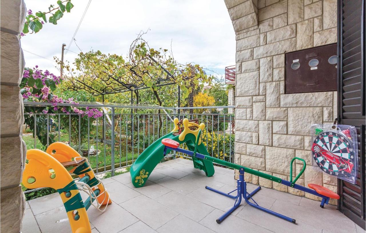 3 Bedroom Beautiful Apartment In Medolino Esterno foto