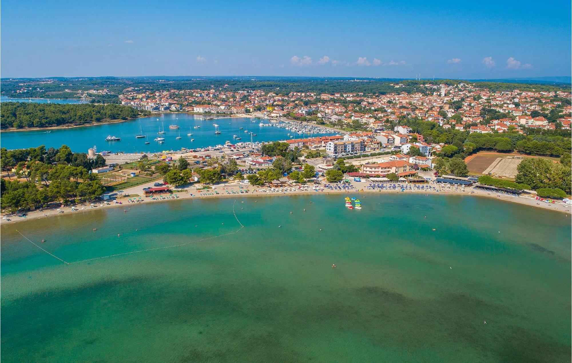 3 Bedroom Beautiful Apartment In Medolino Esterno foto