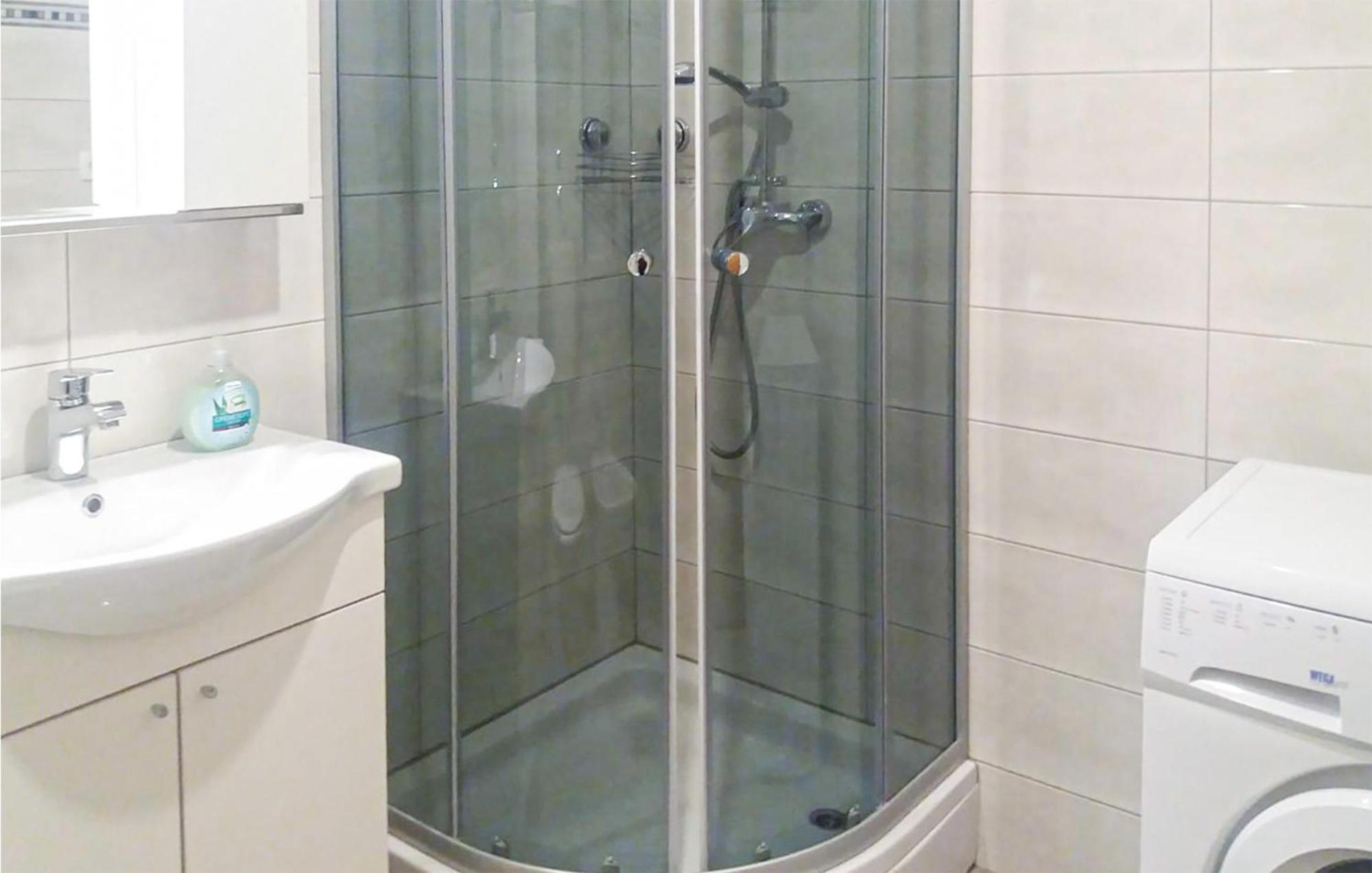 3 Bedroom Beautiful Apartment In Medolino Esterno foto