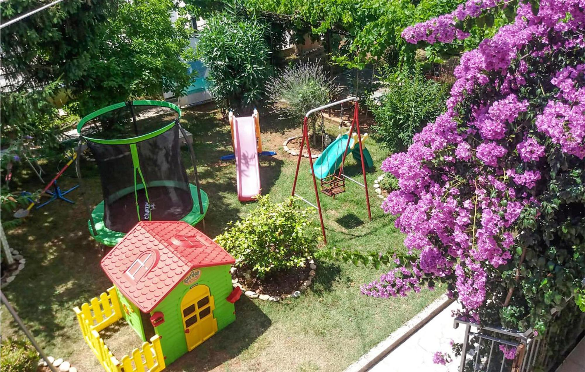 3 Bedroom Beautiful Apartment In Medolino Esterno foto